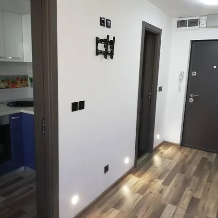 Garsoniera De Lux, Colentina-Tei